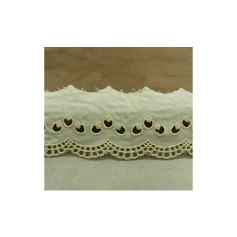 BRODERIE ANGLAISE VINTAGE COTON écru 4,5 cm /hauteur de broderie:3 cm