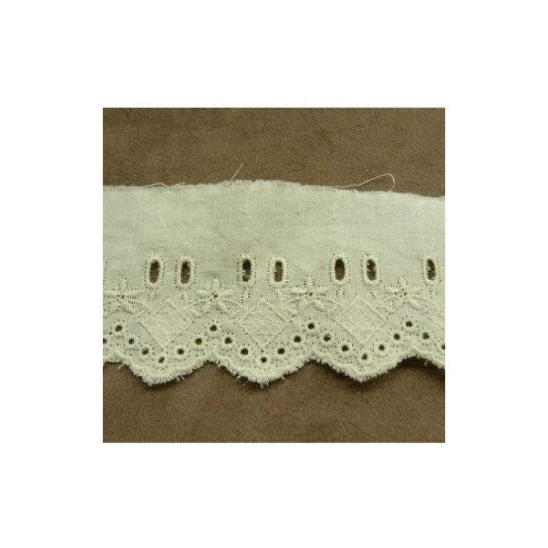 BRODERIE ANGLAISE VINTAGE COTON écru  6 cm/hauteur de broderie:3.5 cm