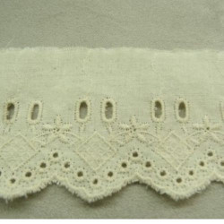 BRODERIE ANGLAISE VINTAGE COTON écru  6 cm/hauteur de broderie:3.5 cm