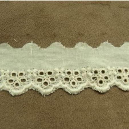 BRODERIE ANGLAISE VINTAGE COTON écru 2,5 cm / hauteur de broderie:1.2 cm