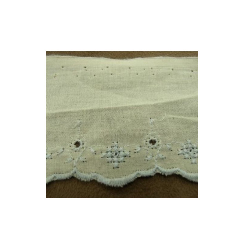 BRODERIE ANGLAISE COTON  bleu ciel 5cm /hauteur de broderie 1,5 cm