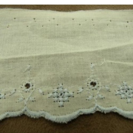 BRODERIE ANGLAISE COTON  bleu ciel 5cm /hauteur de broderie 1,5 cm