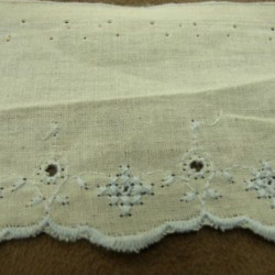 BRODERIE ANGLAISE COTON  bleu ciel 5cm /hauteur de broderie 1,5 cm