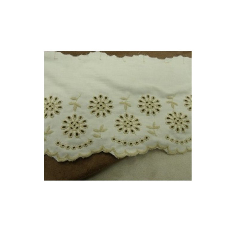 BRODERIE ANGLAISE COTON creme et beige 13,5 cm / hauteur de broderie 7 cm