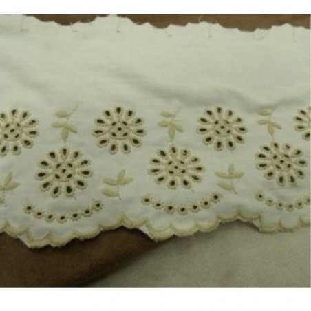 BRODERIE ANGLAISE COTON creme et beige 13,5 cm / hauteur de broderie 7 cm