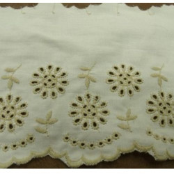 BRODERIE ANGLAISE COTON creme et beige 13,5 cm / hauteur de broderie 7 cm