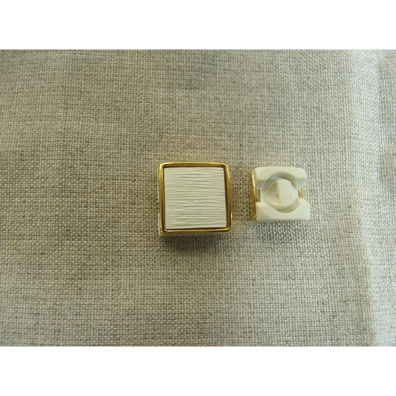 bouton carré crème et or 