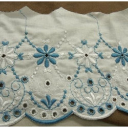 BRODERIE COTON ANGLAISE BLANCHE BRODEE BLEU VIF 15 cm