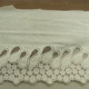 BRODERIE COTON CREME brodée sur velours 16 cm /hauteur de broderie  6 cm