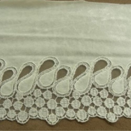 BRODERIE COTON CREME brodée sur velours 16 cm /hauteur de broderie  6 cm