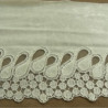BRODERIE COTON CREME brodée sur velours 16 cm /hauteur de broderie  6 cm