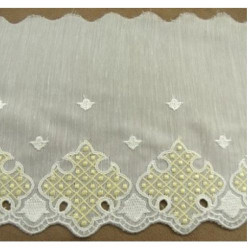 BRODERIE JAUNE  sur voile...