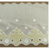 BRODERIE JAUNE  sur voile de coton sur fond blanc  15 cm /hauteur de broderie 7 cm
