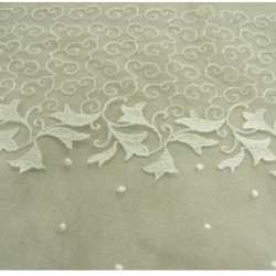 BRODERIE COTON  sur tulle  BLANC CASSÉE 20 cm / hauteur de broderie 14 cm
