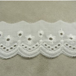 BRODERIE ANGLAISE COTON blanche 4 cm /hauteur de broderie: 3 cm