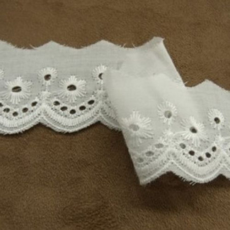 BRODERIE ANGLAISE COTON blanche 4 cm /hauteur de broderie: 3 cm