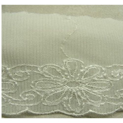 BRODERIE COTON FINE sur maille en relief ivoire 6 cm / hauteur de broderie 3 cm