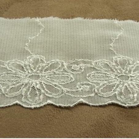 BRODERIE COTON FINE sur maille en relief ivoire 6 cm / hauteur de broderie 3 cm