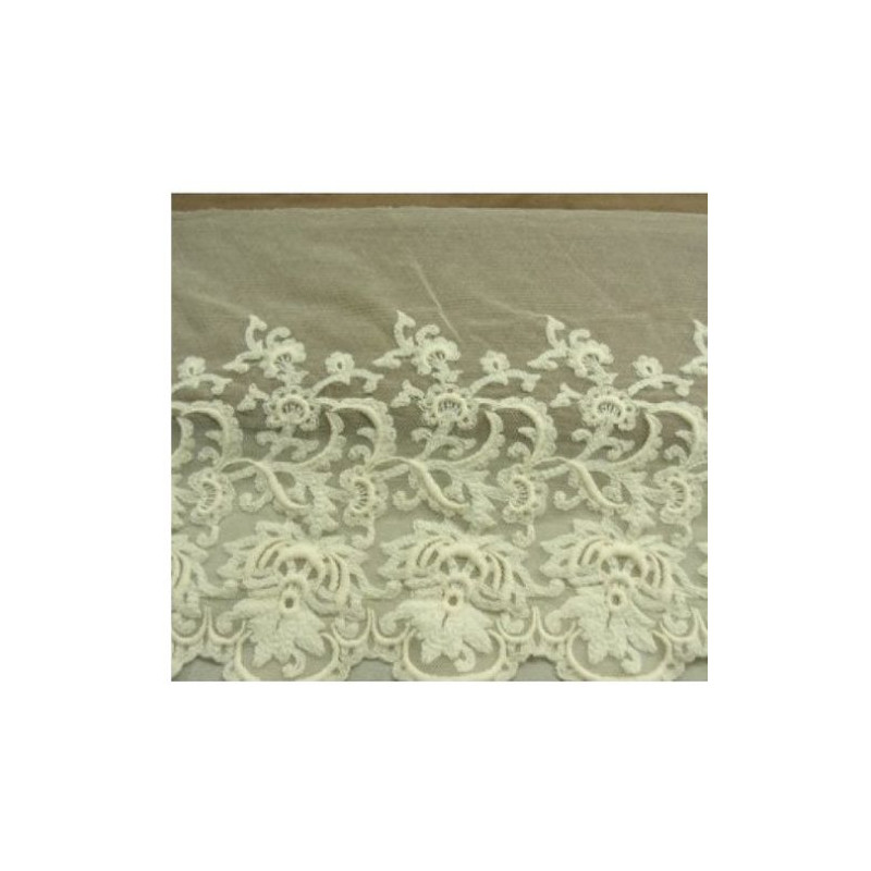 BRODERIE LAINE SUR MAILLE chair 25 cm / hauteur de broderie 17 cm