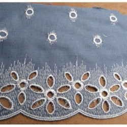 broderie bleu brodée...