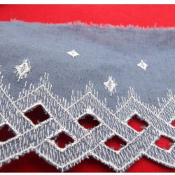 broderie bleu brodée...