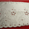 broderie sur satin coton blanche 13 cm / hauteur de broderie 9 cm