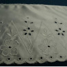 broderie sur satin coton blanche 13 cm / hauteur de broderie 9 cm