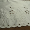 broderie sur satin coton blanche 13 cm / hauteur de broderie 9 cm