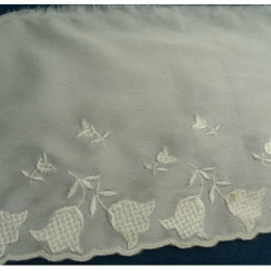broderie sur soie blanche...