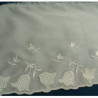 broderie sur soie blanche 12 cm /hauteur de broderie 6 cm