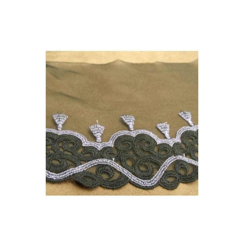 broderie noire et violet largeur 13 cm/ hauteur de broderie 6 cm