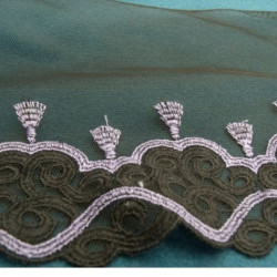 broderie noire et violet largeur 13 cm/ hauteur de broderie 6 cm