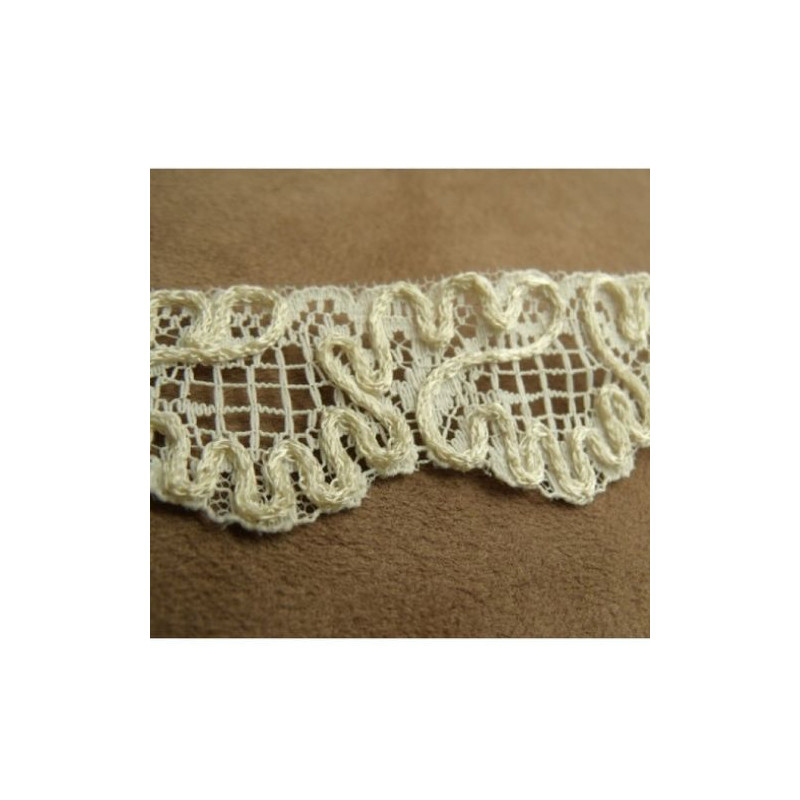 broderie VINTAGE écru et blanche en 3D 3 cm