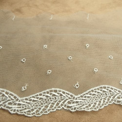 broderie grise brodé sur tulle 14 cm