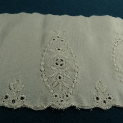 broderie sur soie blanc...