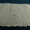 broderie sur soie blanc cassé 8 cm /hauteur de broderie  6 cm