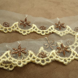 broderie beige et marron...