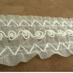 broderie blanche sur maille 6 cm/hauteur de broderie:4 cm