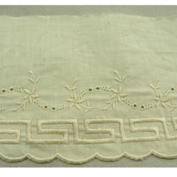 BRODERIE ANGLAISE vintage  écru 9 cm / hauteur de broderie 5 cm