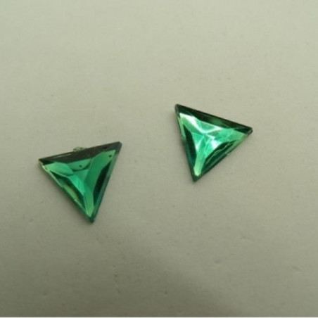 Déstockage – Strass Triangle Vert 16 mm à Coudre ou Coller – Lot de 10, 20, 50
