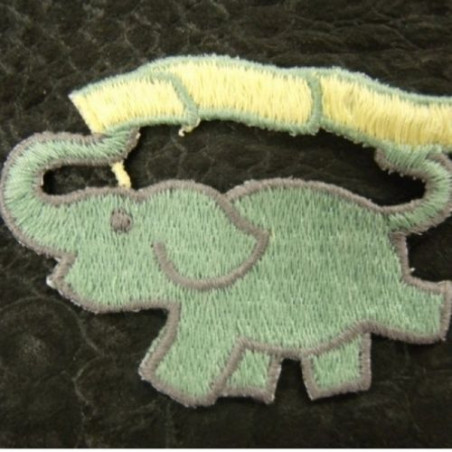 écusson thermocollant motif: ELEPHANT gris vert et jaune largeur 6cm sur hauteur 5cm