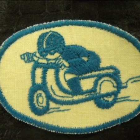 écusson thermocollant motif: VESPA bleu largeur 6cm sur hauteur 4,5cm