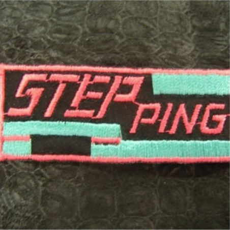 écusson thermocollant- motif: STEP PING- rose vert et noir , largeur 7cm sur hauteur 3cm