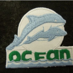 écusson thermocollant motif  DAUPHIN OCEAN bleu largeur: 5 cm/ hauteur 6,5 cm