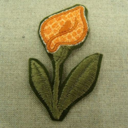 écusson thermocollant motif : fleur orange avec tige verte largeur 4cm sur hauteur 7cm