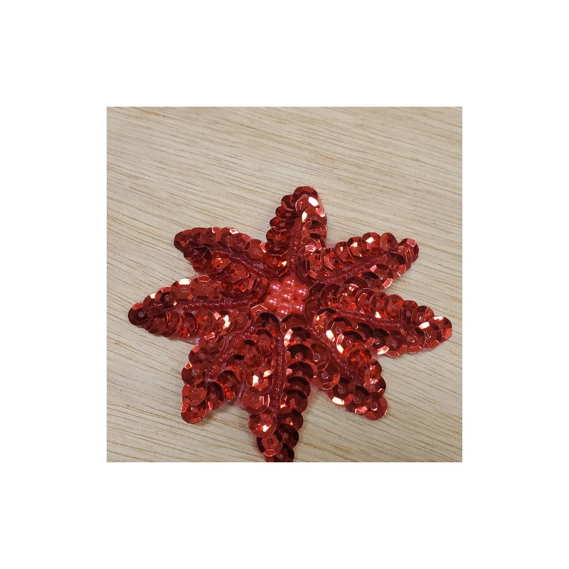 Ecusson paillette perle rouge motif etoile largeur 8 cm