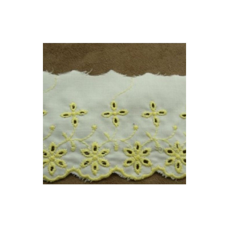 BRODERIE ANGLAISE COTON FOND BLANC jaune  7 cm / hauteur de broderie:5 cm