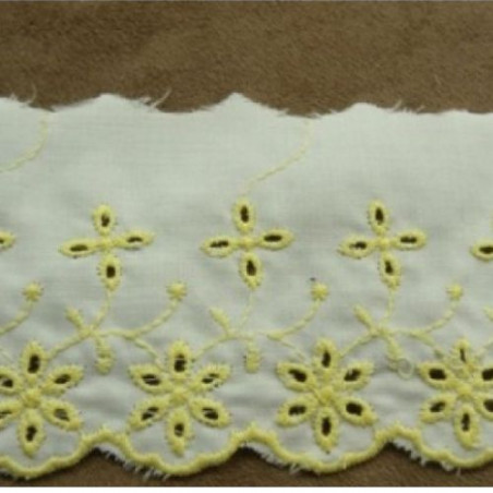 BRODERIE ANGLAISE COTON FOND BLANC jaune  7 cm / hauteur de broderie:5 cm