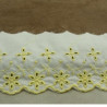 BRODERIE ANGLAISE COTON FOND BLANC jaune  7 cm / hauteur de broderie:5 cm