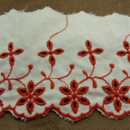 BRODERIE ANGLAISE COTON FOND BLANC rouge 7 cm hauteur de broderie:5 cm